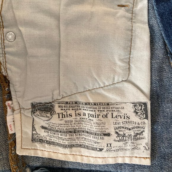 Levis cut off shorts - Picture 3 of 3